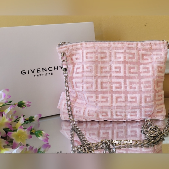 Givenchy - Picture 3 of 16